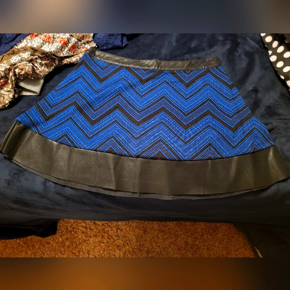 Faux leather trim, gold zip back, skirt